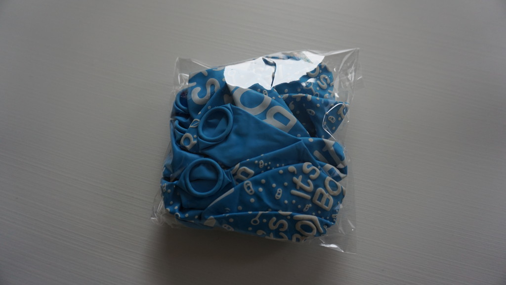 paket med 10 st ljusblå ballonger till babyshower dekoration. "it's a boy"