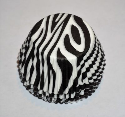 snygga muffinsformar svart vita med zebra mönster, dekoration till dop, kalas och fest.